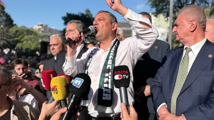 Özgür Özel: İktidara yürüyeceğiz