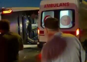 Büyükçekmece’de servis otobüsü devrildi: 18 yaralı