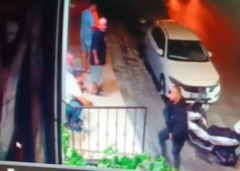 Gaziosmanpaşa'da oyun salonuna silahlı saldırı kamerada; şüpheli tutuklandı
