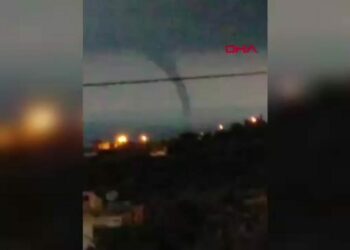 Hatay’da denizde hortum çıktı
