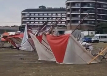 Arsuz’da Gastro Fest alanı fırtınada zarar gördü: Çadırlar uçtu, ekipmanlar hasar aldı