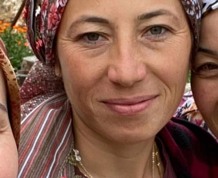 Hayvanları otlatmaya götüren 3 çocuk annesi kayboldu