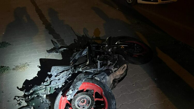 Motosikletiyle kaza yapıp, arkadan gelen otomobil çarpan Talha, hayatını kaybetti