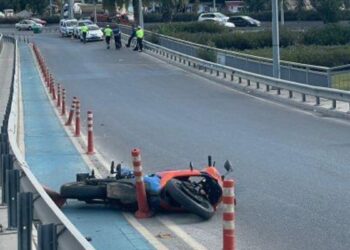 İzmir'de devrilen motosikletin sürücüsü Emine hayatını kaybetti
