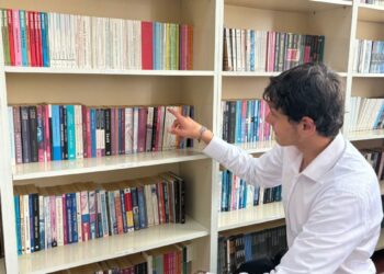 Gülfidan öğretmen, okuluna 5 bin 500 kitaplık modern kütüphane kazandırdı