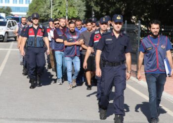 2 kişiyi kaçırıp darbettikten sonra 3 milyon lira haraç alan 7 şüpheli tutuklandı