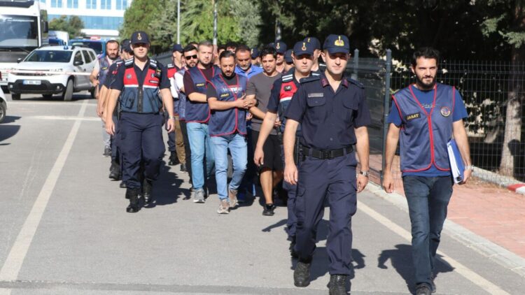 2 kişiyi kaçırıp darbettikten sonra 3 milyon lira haraç alan 7 şüpheli tutuklandı