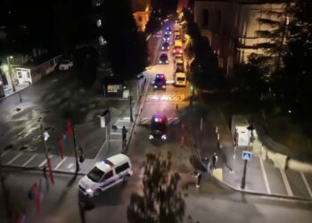 Beşiktaş’ta dron destekli huzur uygulaması: Aranan 5 kişi yakalandı, 26 araca 209 bin 720 lira ceza kesildi