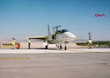 Türkiye'nin ilk jet eğitim uçağı HÜRJET, teslimat öncesi uçuşunu başarıyla gerçekleştirdi