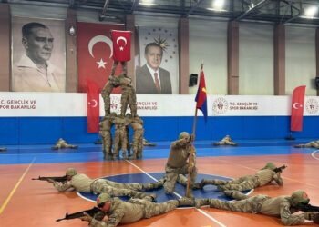 Nevşehir’de Zafer Bayramı coşkusu; eğitimli köpek Nefes'in gösterisi ilgiyle izlendi