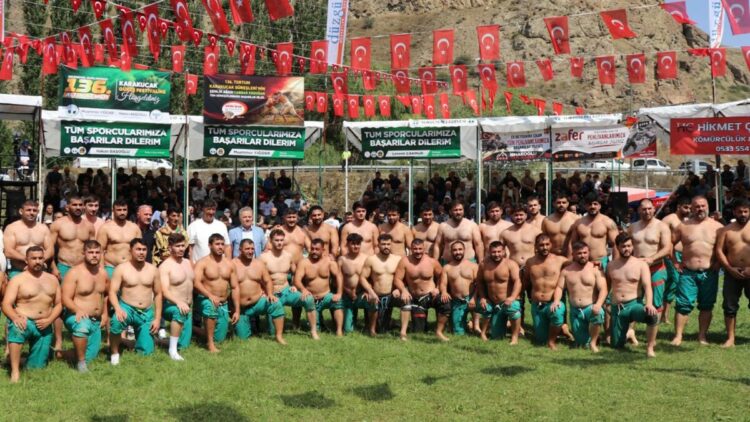 Tortum’da 136’ncısı düzenlenen güreşlerin başpehlivanı Fatih Yaşarlı oldu