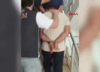 Terör örgütü mensuplarının posterlerini asan 4 şüpheli gözaltına alındı