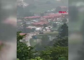 Uzungöl'de sağanak etkili oldu; dere taştı, heyelan meydana geldi