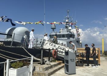 TCG Tuzla, Yalova’da vatandaşların ziyaretine açıldı