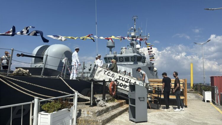 TCG Tuzla, Yalova’da vatandaşların ziyaretine açıldı