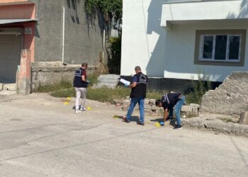 Boşanma aşamasındaki eşi ile baldızını tabancayla ağır yaraladı