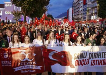 Bursa’da 30 Ağustos Zafer Bayramı kutlamaları Elif Buse Doğan konseriyle sona erdi