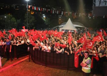 Sadabad Kültür Yolu Festivali’nde Alişan sahne aldı