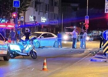 Bursa'da iki otomobil çarpıştı; 9 yaralı