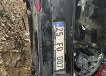 Yol genişletme çalışması yapılan alana uçan otomobildeki 3 kişi öldü