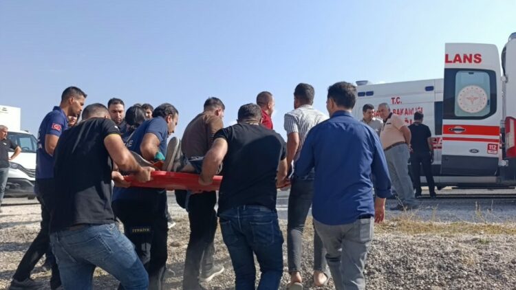 Van'da hafif ticari araç takla attı: 1’i ağır 6 yaralı