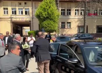 Eskişehir Valisi Yılmaz, elektrikli ana hat lokomotifi E5000 test sürüşüne katıldı