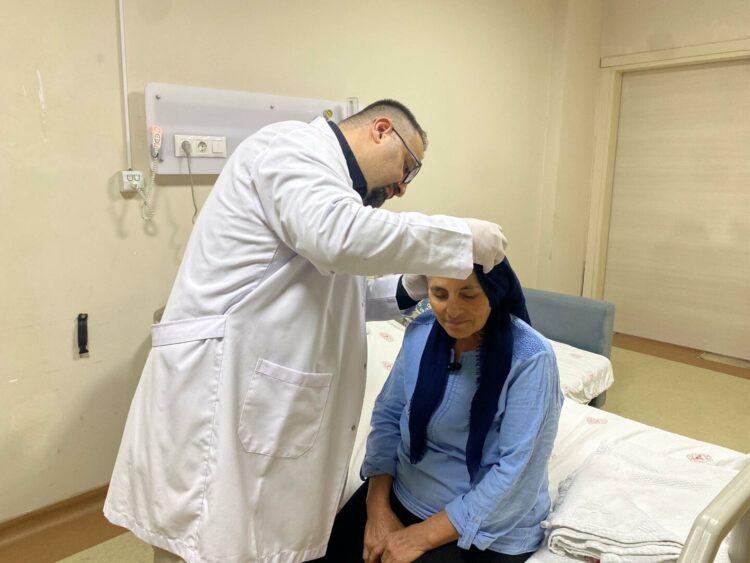 Karın boşluğunda 8 ay taşıdığı kafatası kemiği, ameliyatla tekrar anatomik yerine yerleştirildi