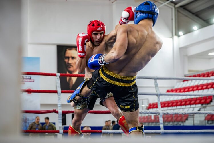 Çapraz bağı kopan Milli kick boksçu üsteğmen, yeniden ringde