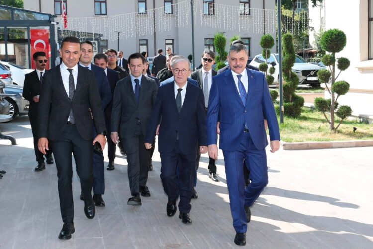 Bakan Çiftçi'den Türk İdareciler Derneği'ne ziyaret