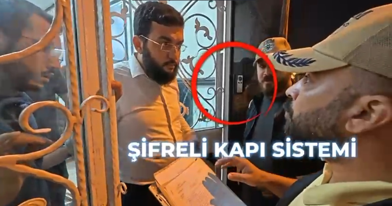 Kuytulcular, şifreli odalardaki bilgisayar kasalarını kaçırmış