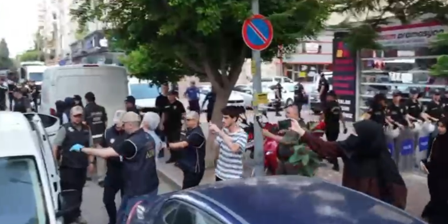 Kuytulcular, şifreli odalardaki bilgisayar kasalarını kaçırmış