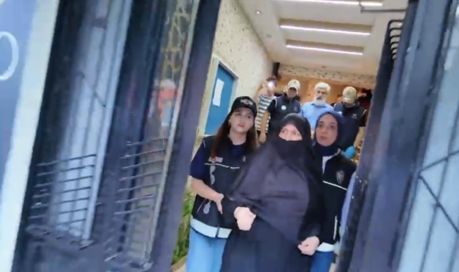 Kuytulcular, şifreli odalardaki bilgisayar kasalarını kaçırmış