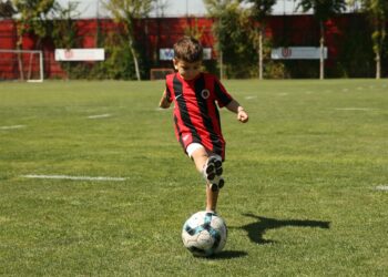 Minik Göktuğ’dan Gençlerbirliği’ne ziyaret