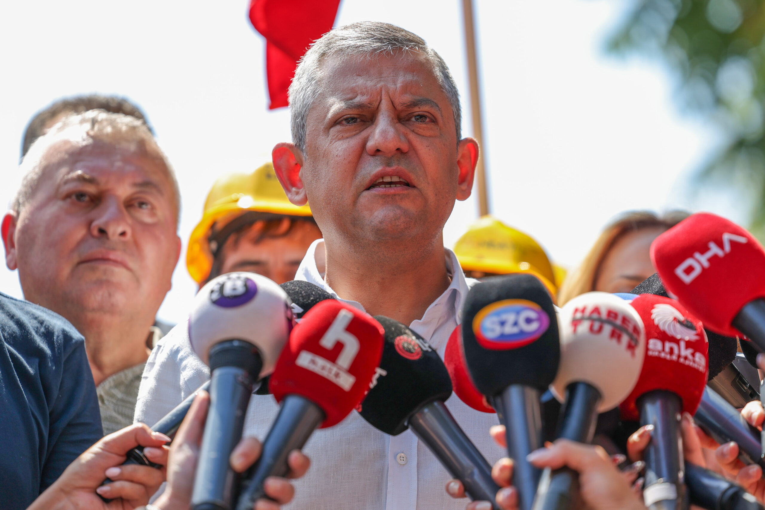 Özgür Özel, eylemdeki madencileri ziyaret etti