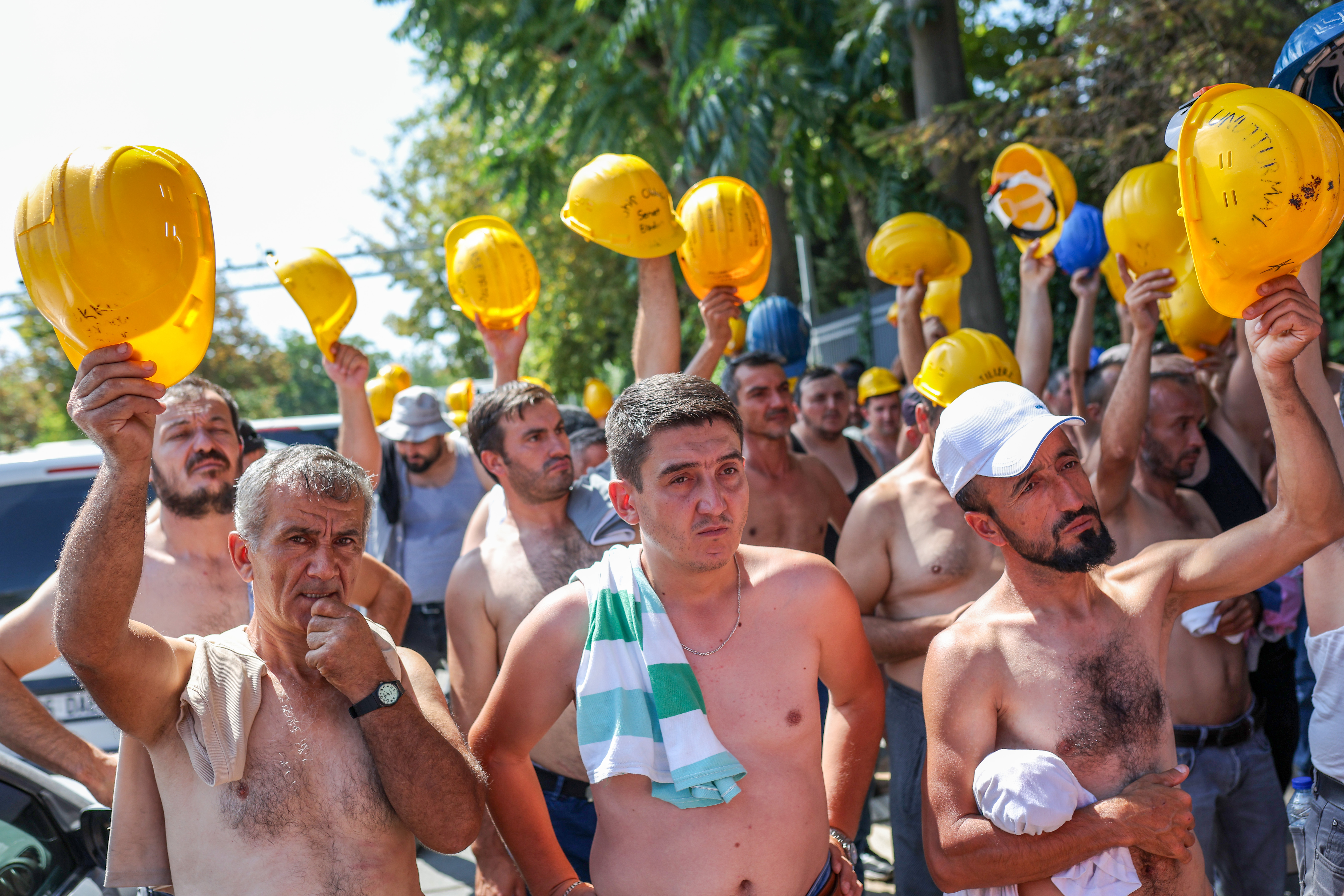 Özgür Özel, eylemdeki madencileri ziyaret etti