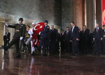 104 yıl sonra aynı gurur, aynı minnet! Devlet erkanı Ata'nın huzurunda