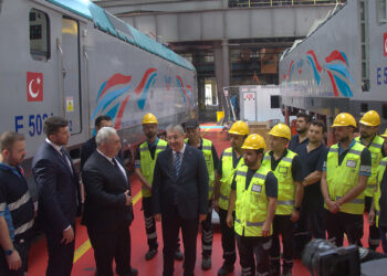 Türkiye'nin ilk milli elektrikli lokomotifi Eskişehir 5000 test sürüşü yapıldı: Vali Yılmaz da katıldı