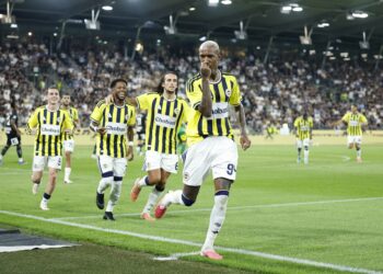 Fenerbahçe’den Avrupa’da gövde gösterisi! Sturm Graz’ı devirdi, play-off biletini kaptı