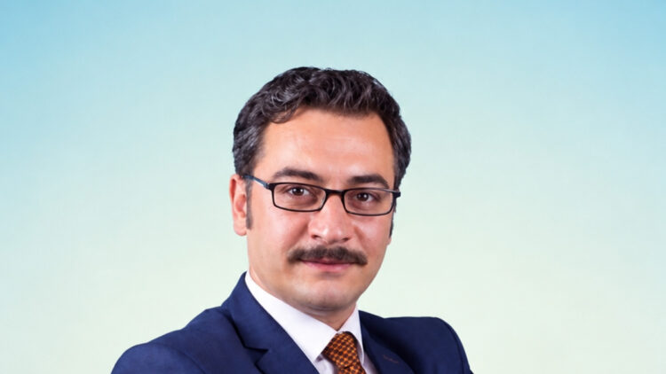 Şanlıurfa’da otomobil devrildi: Eski Yayın Daire Başkanı öldü