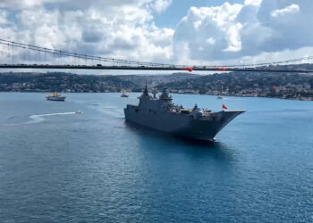 İstanbul Boğazında Deniz Deniz Kuvvetleri geçidi: 15 gemi geçiyor