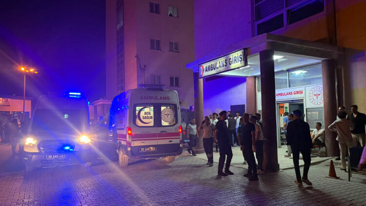 Hakkari'de düğün öncesi taşlı sopalı kavga: Damat ve 2 yakını yaralandı