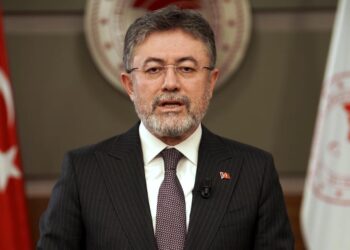 Fransa'daki yangın görevini tamamlayan Türk uçakları yurda döndü! Bakan Yumaklı'dan pilotlara teşekkür