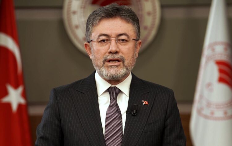 Fransa'daki yangın görevini tamamlayan Türk uçakları yurda döndü! Bakan Yumaklı'dan pilotlara teşekkür