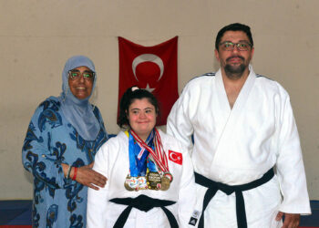 Kendini korumak için başlamıştı: Down sendromlu Zeynep Sude judoda dünya şampiyonu oldu