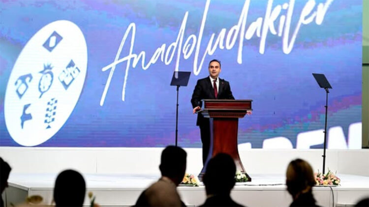 Bakan Kacır ekonomik büyümeye vurgu yaptı: "Sanayi katma değerimizi yükseltmek için çalışmayı sürdüreceğiz"