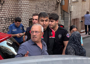 Beyoğlu’nda düğün konvoyunda kaza: Damadın amcası binaya çarptı