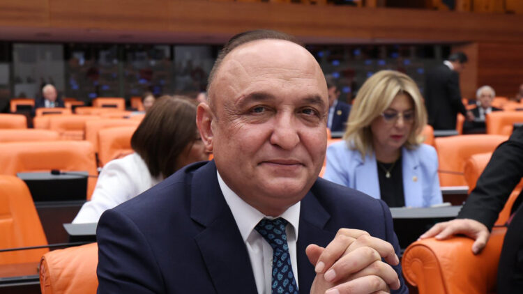 Yeni Partili milletvekiline bıçaklı saldırı! Hastaneye kaldırıldı