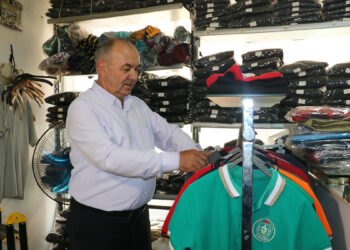 Muhtar, hayırseverlerle ihtiyaç sahibi çocuklar arasında köprü oldu