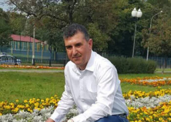 Eski muhtar, komşusu tarafından öldürüldü