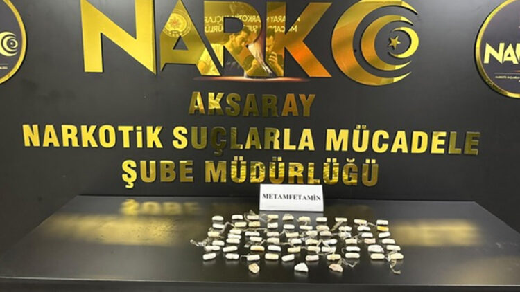 Yakalanacaklarını anlayınca 535 gram uyuşturucuyu paylaşıp yuttular